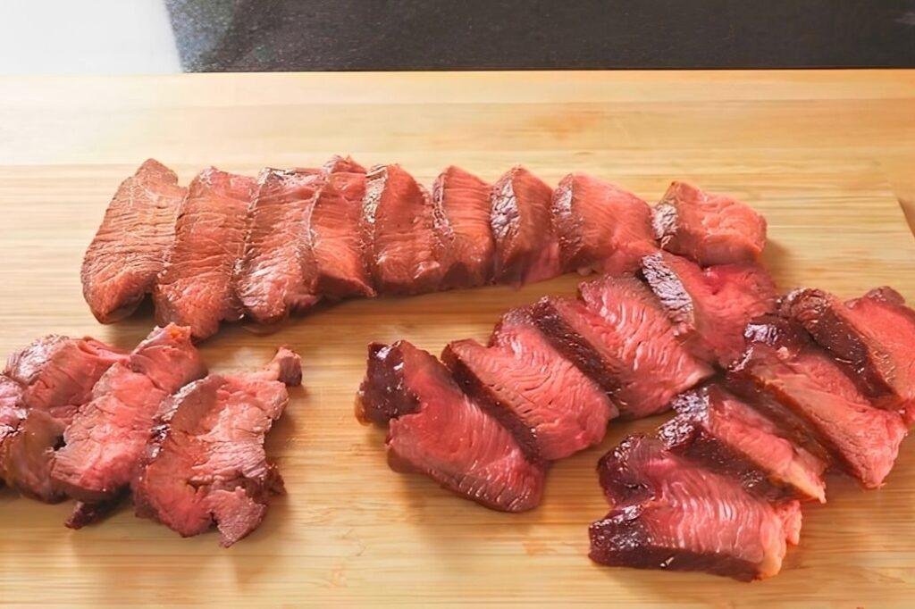 steak sliced on a chopping board